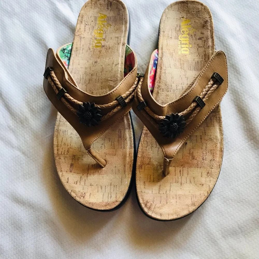 Alegria Women's Tan Sandals
